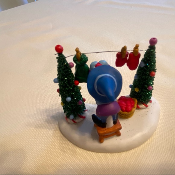 Department 56 Northwind Knitters #56.56751 - Picture 7 of 13